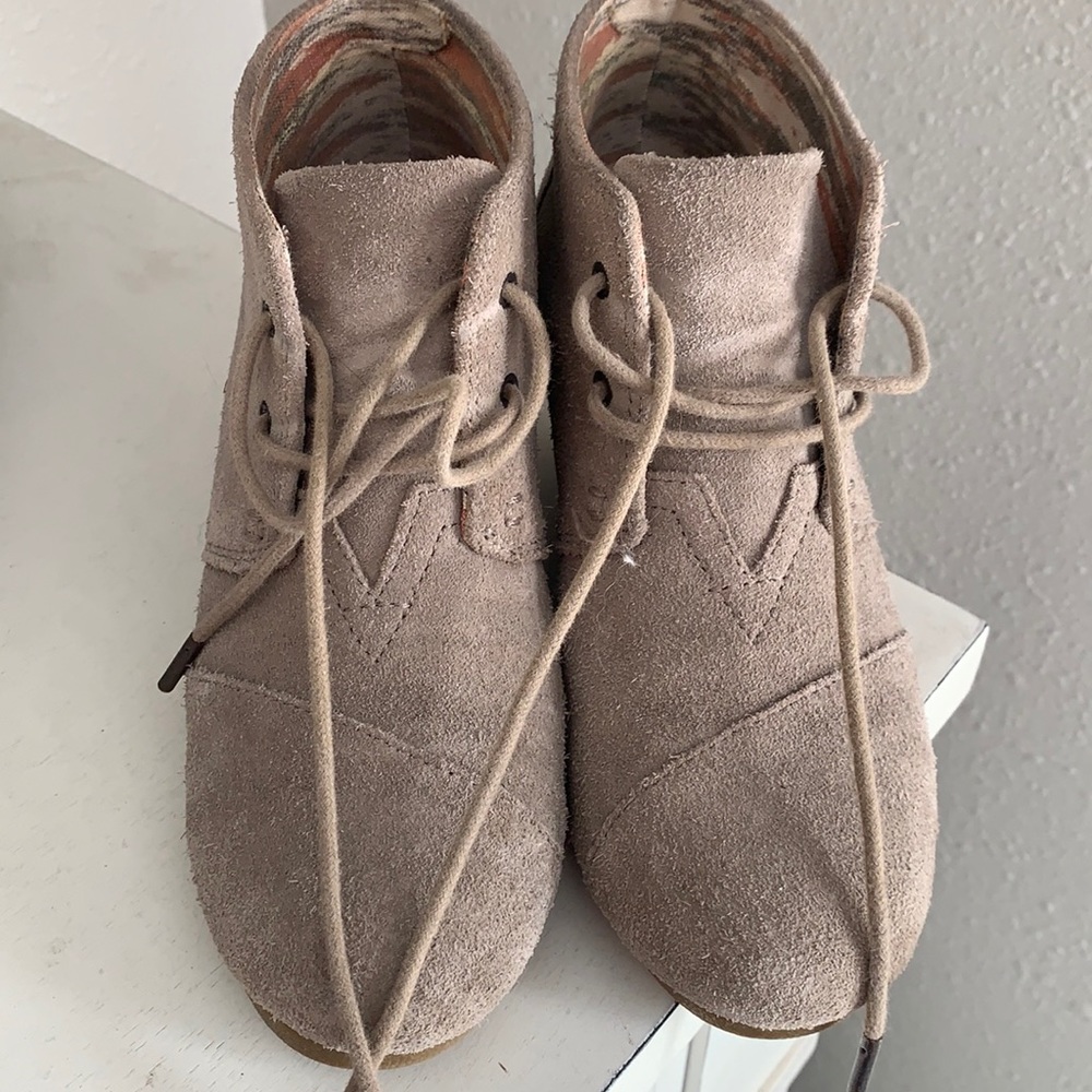 Toms Tan Suede Wedges